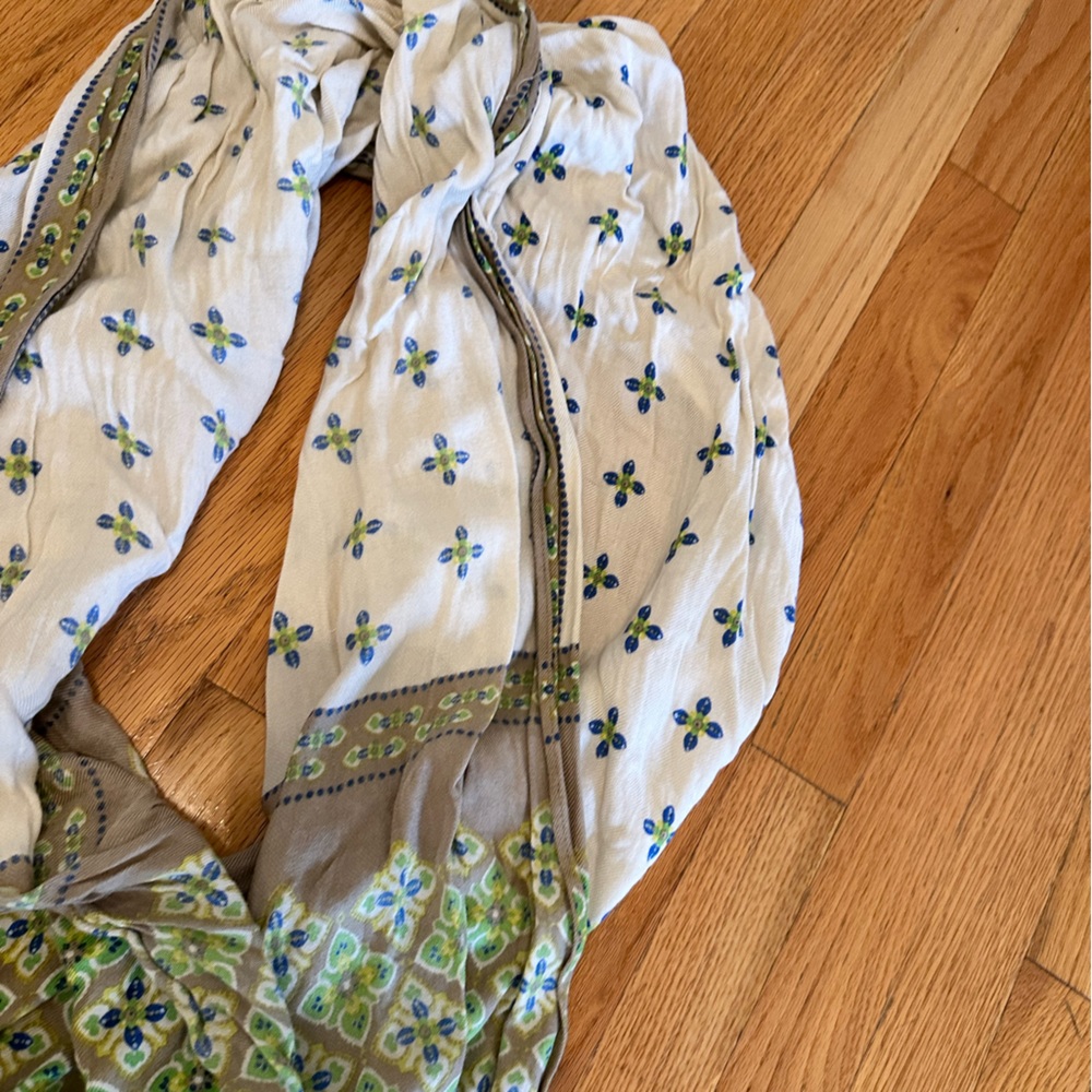 Scarf 🧣 - Picture 4 of 5